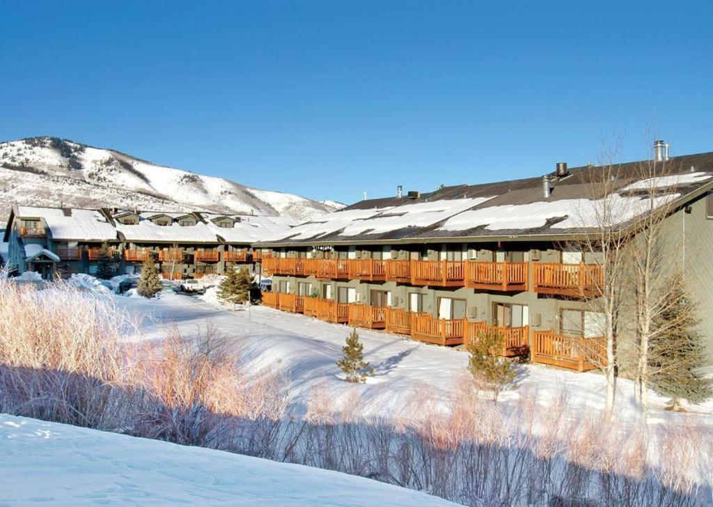 Prospector Accommodations By All Seasons Resort Lodging Park Stadt Exterior foto